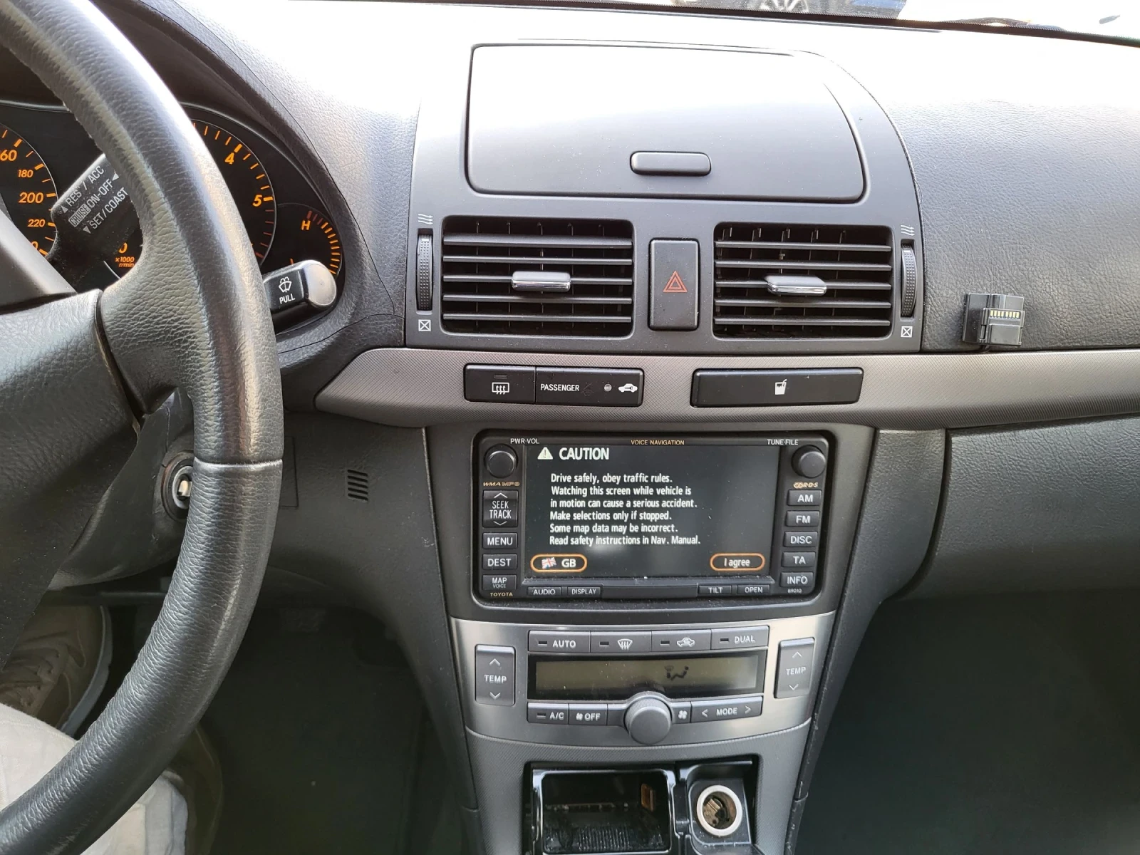 Toyota Avensis Универсал , снимка 13 - Автомобили и джипове - 54148920