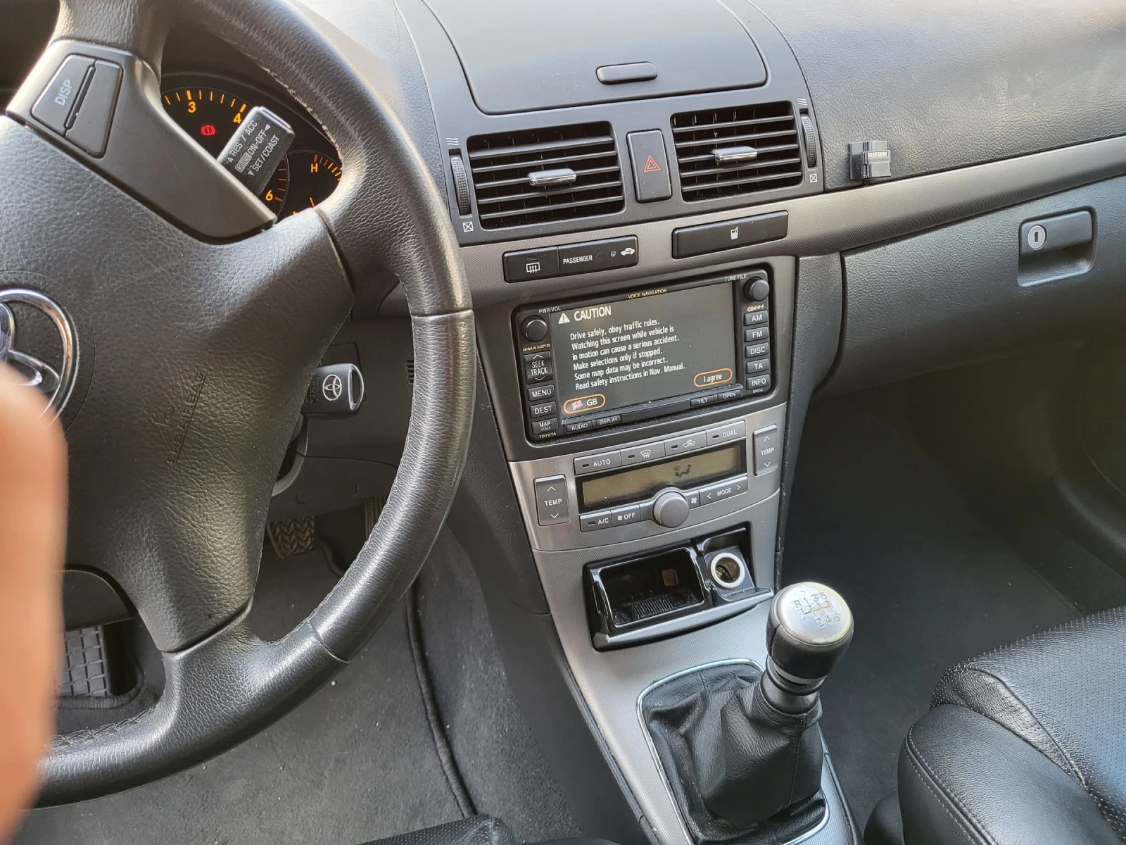 Toyota Avensis Универсал , снимка 8 - Автомобили и джипове - 54148920