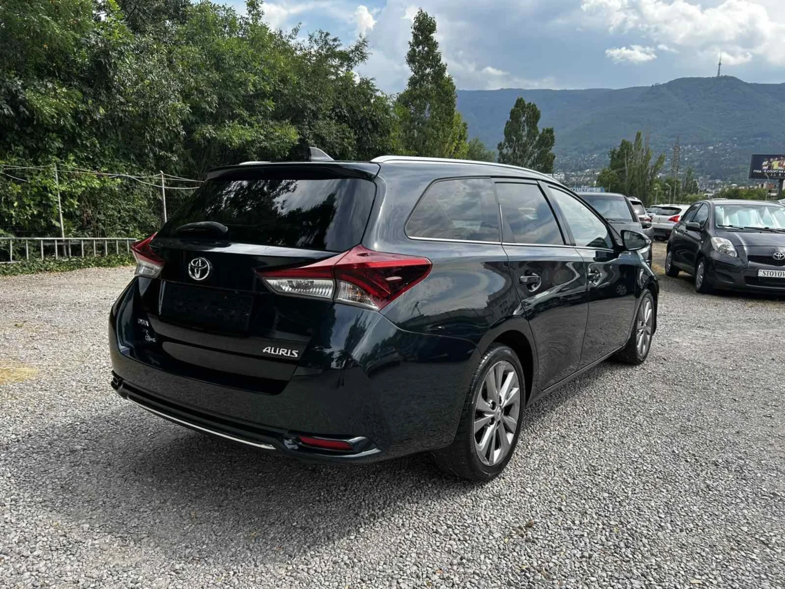 Toyota Auris 1.6 D4D, снимка 6 - Автомобили и джипове - 55313756