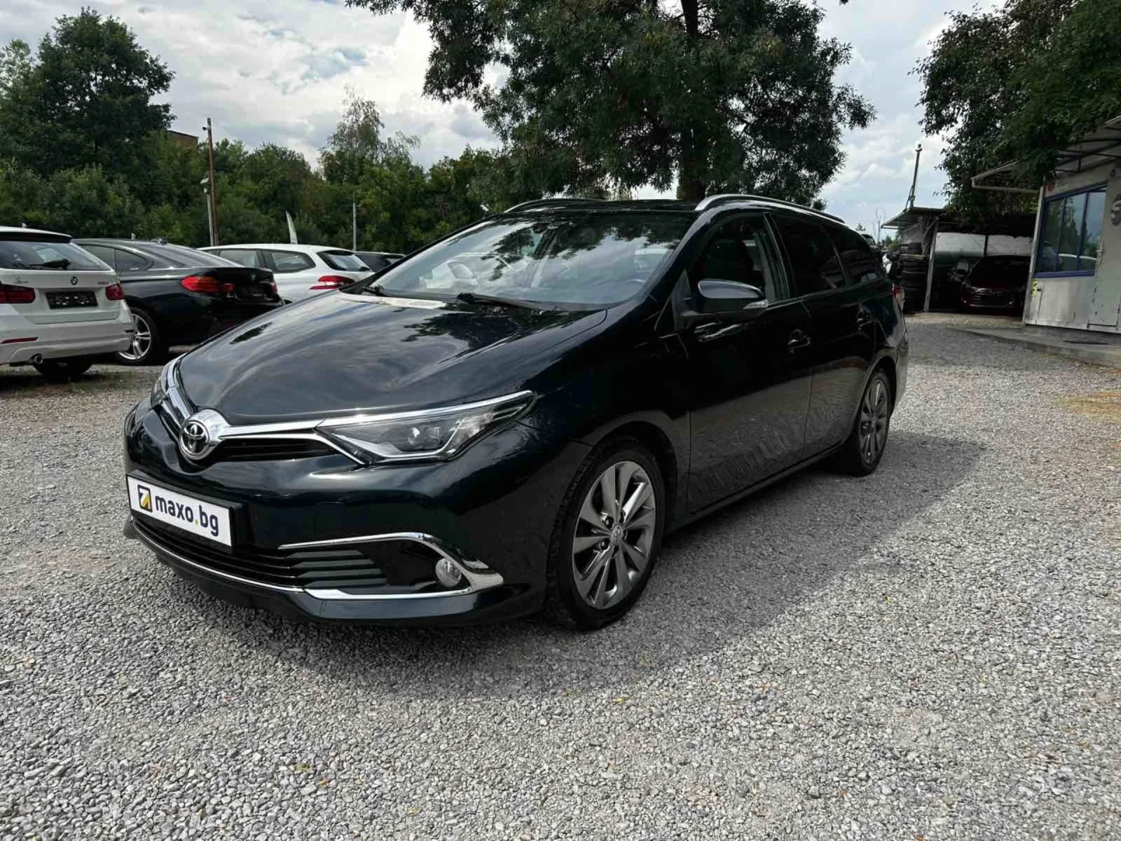 Toyota Auris 1.6 D4D, снимка 3 - Автомобили и джипове - 55313756