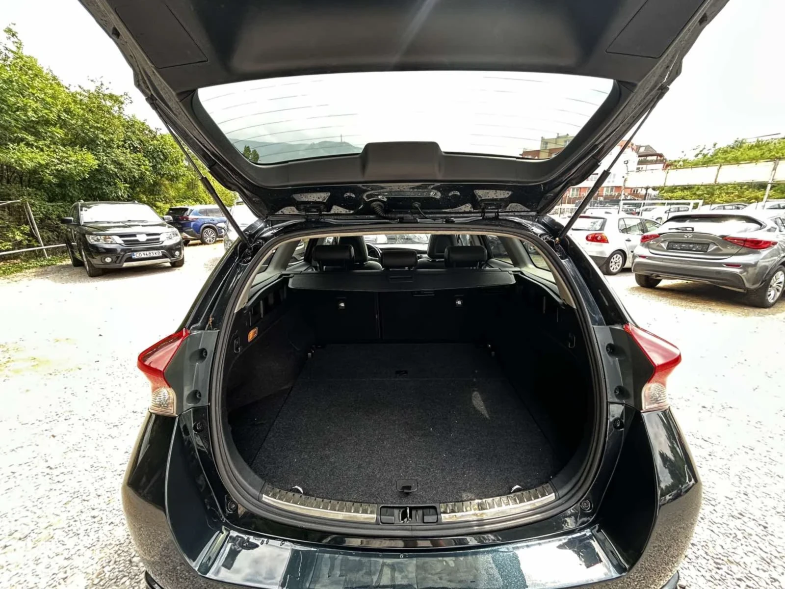 Toyota Auris 1.6 D4D, снимка 4 - Автомобили и джипове - 55313756
