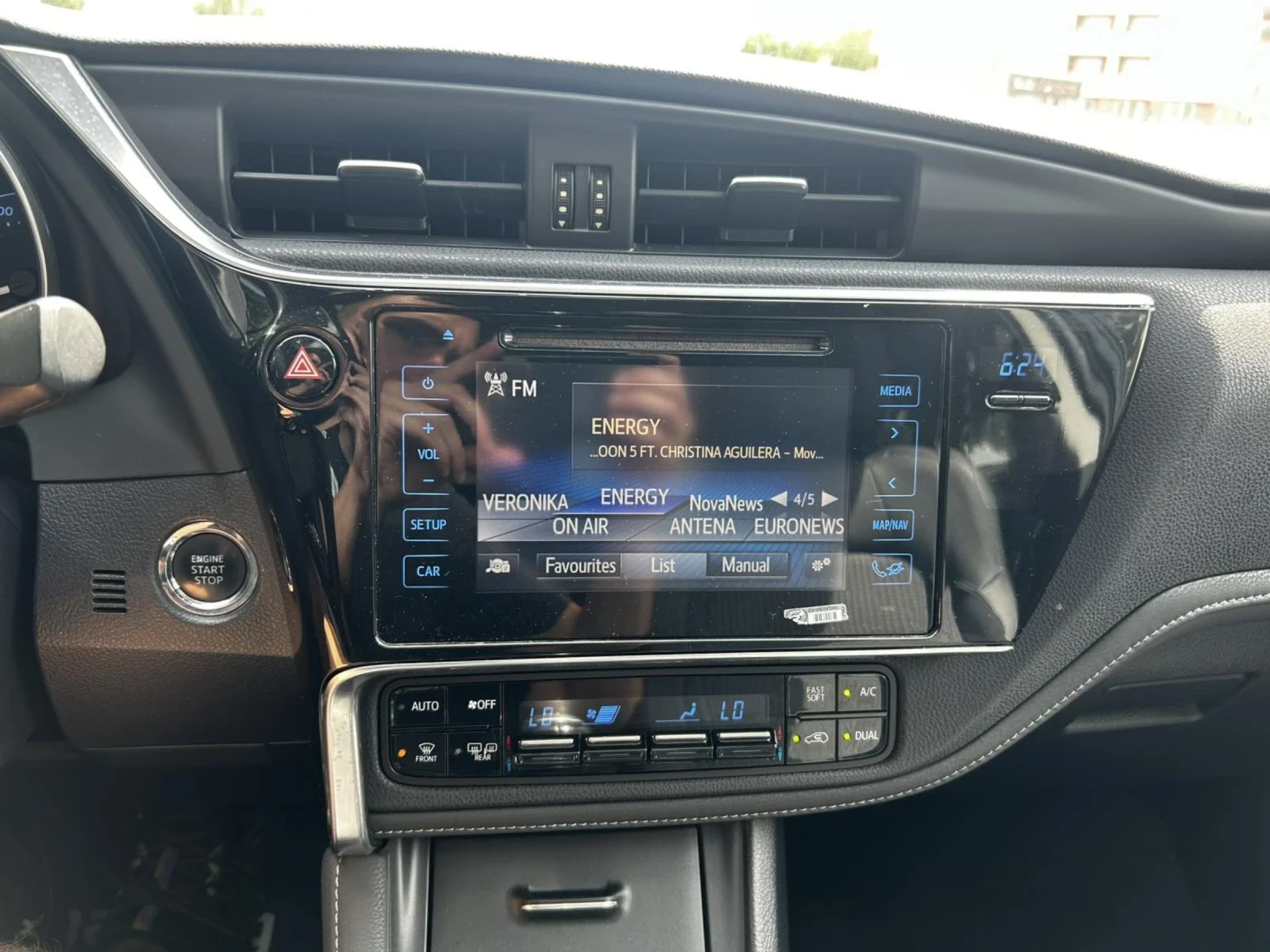 Toyota Auris 1.6 D4D, снимка 12 - Автомобили и джипове - 55313756