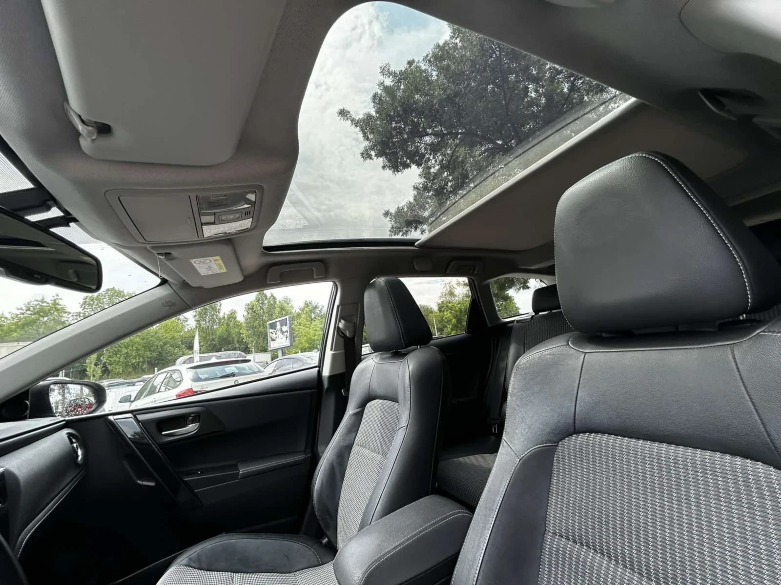 Toyota Auris 1.6 D4D, снимка 9 - Автомобили и джипове - 55313756