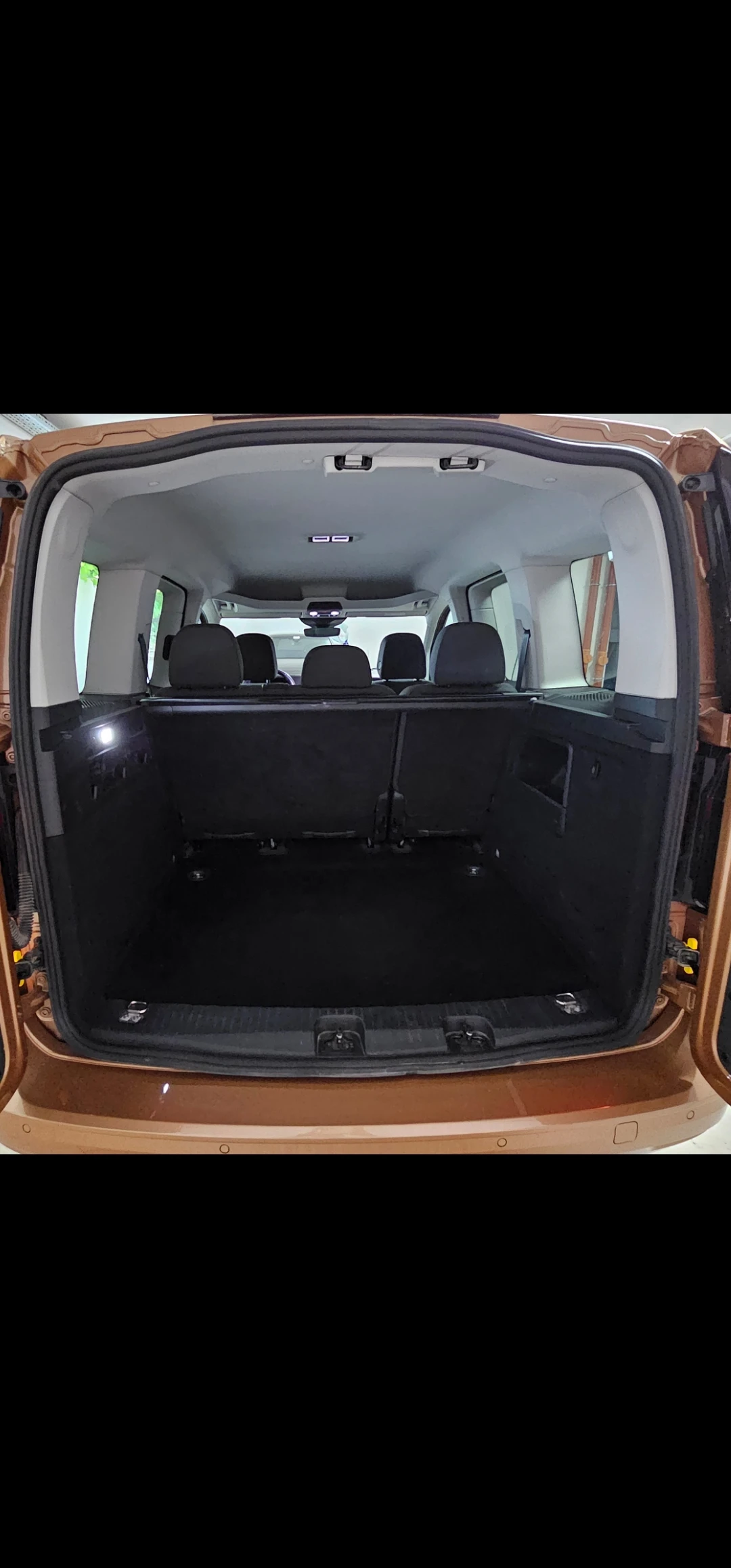 VW Caddy 2.0TDI Nova 19.000км. Гаранция 5год., снимка 15 - Автомобили и джипове - 55321091