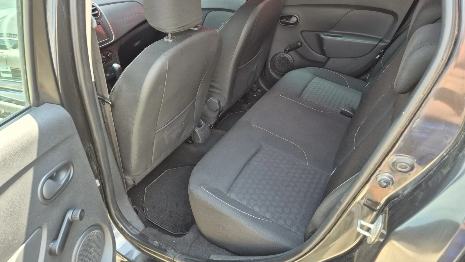 Dacia Logan 1.5 dci 90, снимка 10 - Автомобили и джипове - 55385117