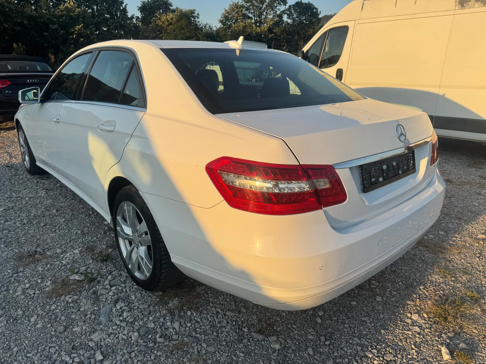Mercedes-Benz E 200 Скъсана верига, снимка 3 - Автомобили и джипове - 55544186