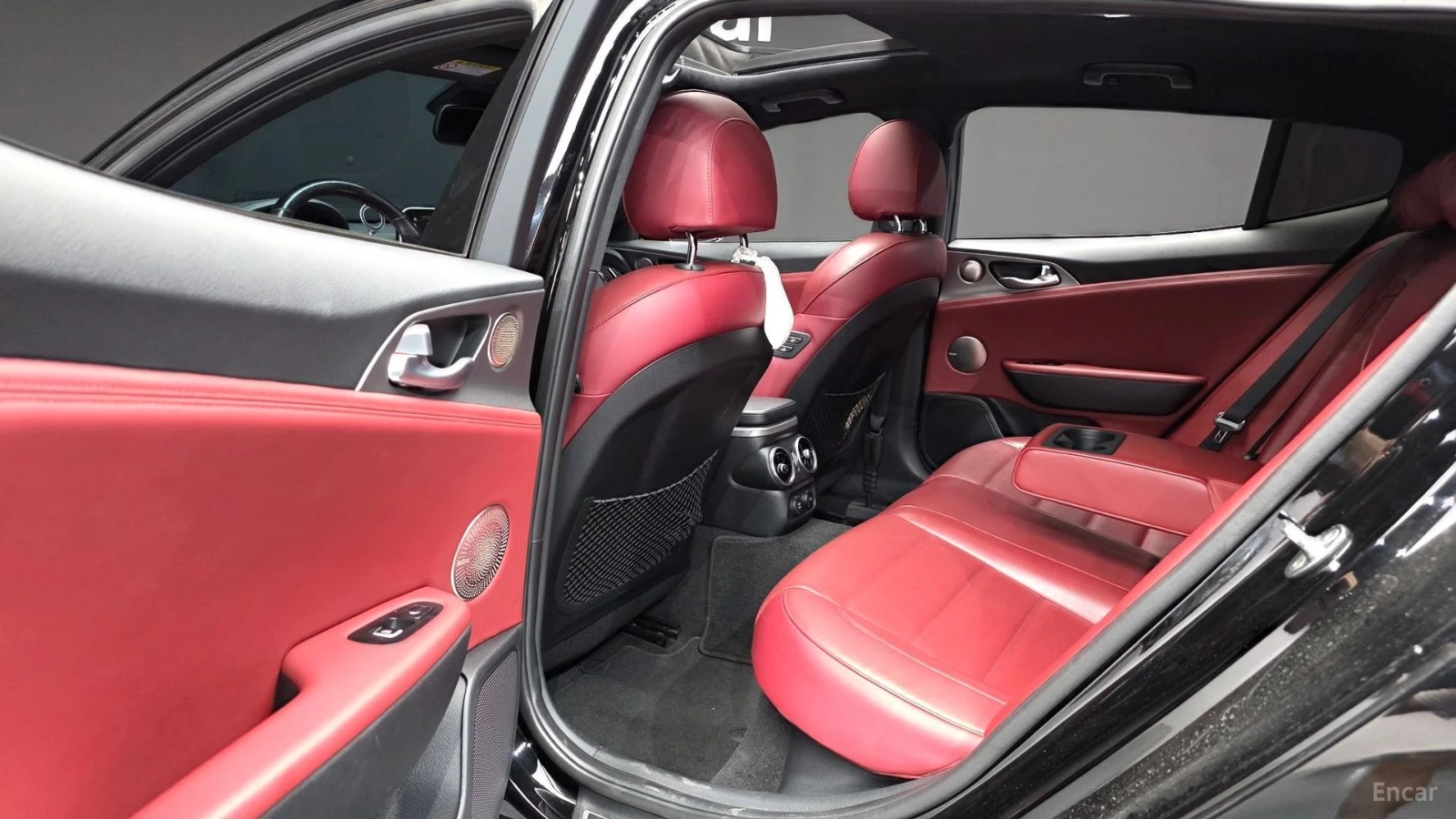 Kia Stinger * 3.3 TURBO* AWD* KEYLESS* Camera* ПОДГРЕВ* , снимка 11 - Автомобили и джипове - 55656707