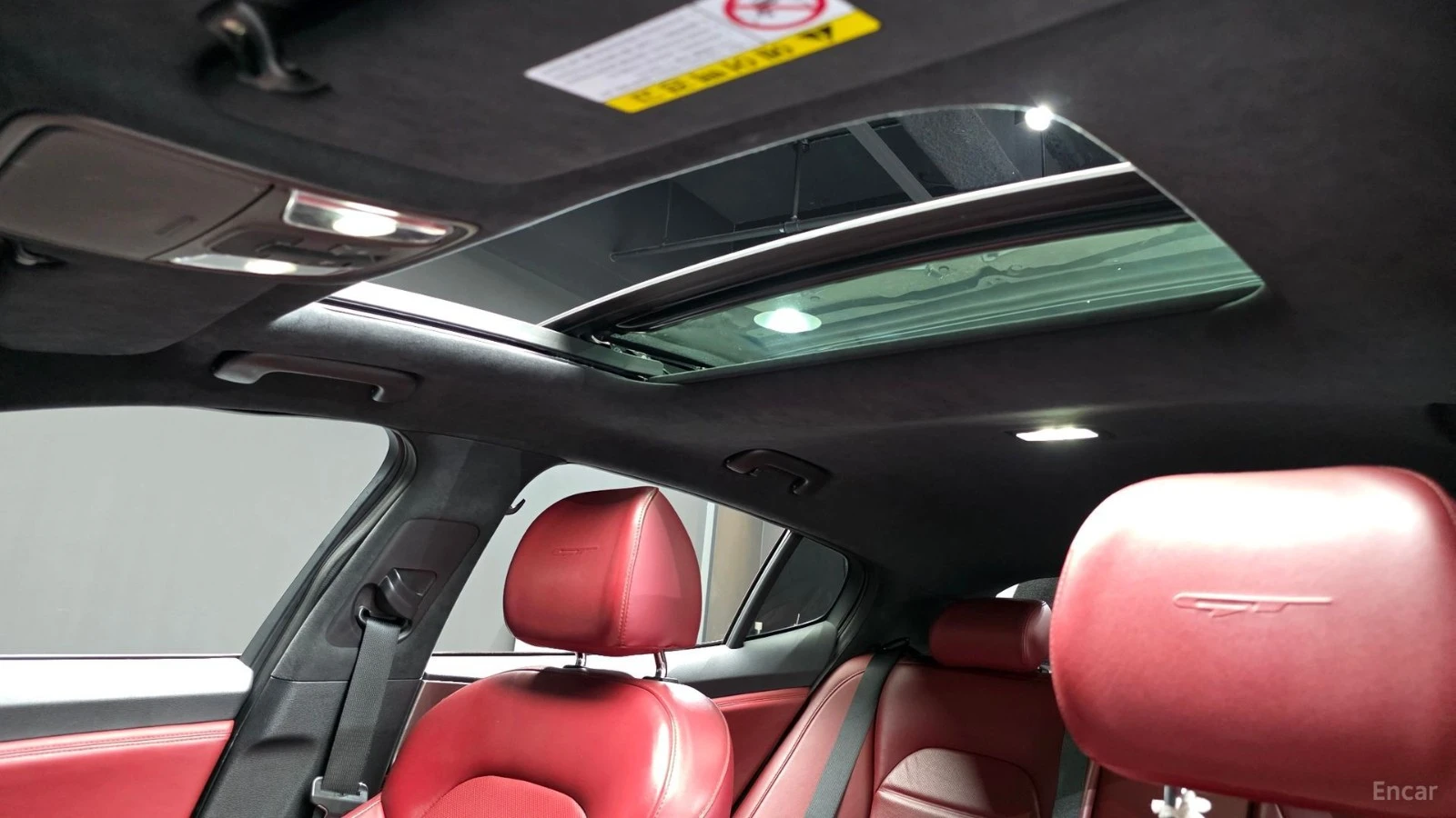 Kia Stinger * 3.3 TURBO* AWD* KEYLESS* Camera* ПОДГРЕВ* , снимка 17 - Автомобили и джипове - 55656707