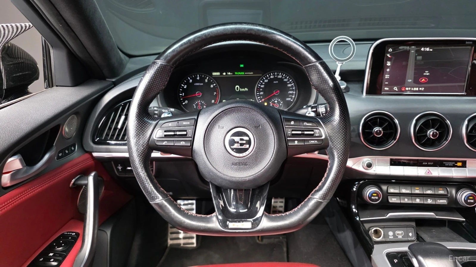 Kia Stinger * 3.3 TURBO* AWD* KEYLESS* Camera* ПОДГРЕВ* , снимка 12 - Автомобили и джипове - 55656707