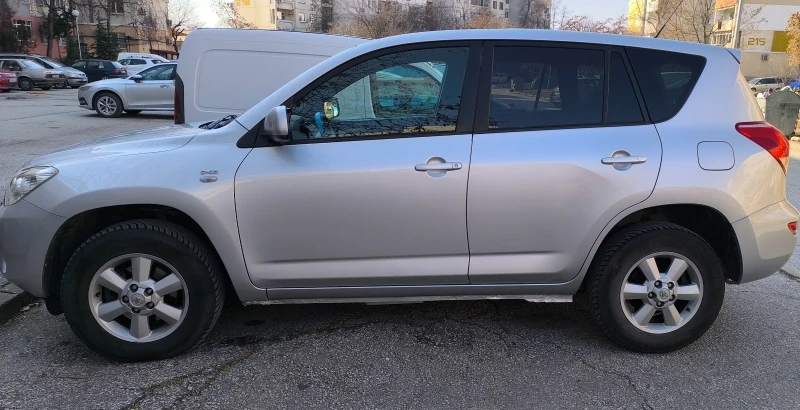 Toyota Rav4 D4D, снимка 9 - Автомобили и джипове - 49029226