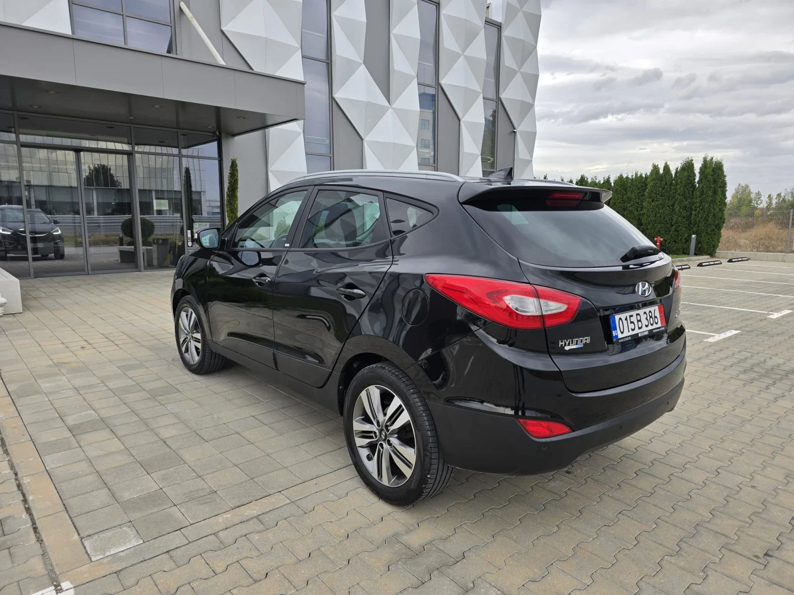 Hyundai IX35 2.0i 166к.с. FACELIFT/Автомат/Навигация/Перфектна - изображение 6