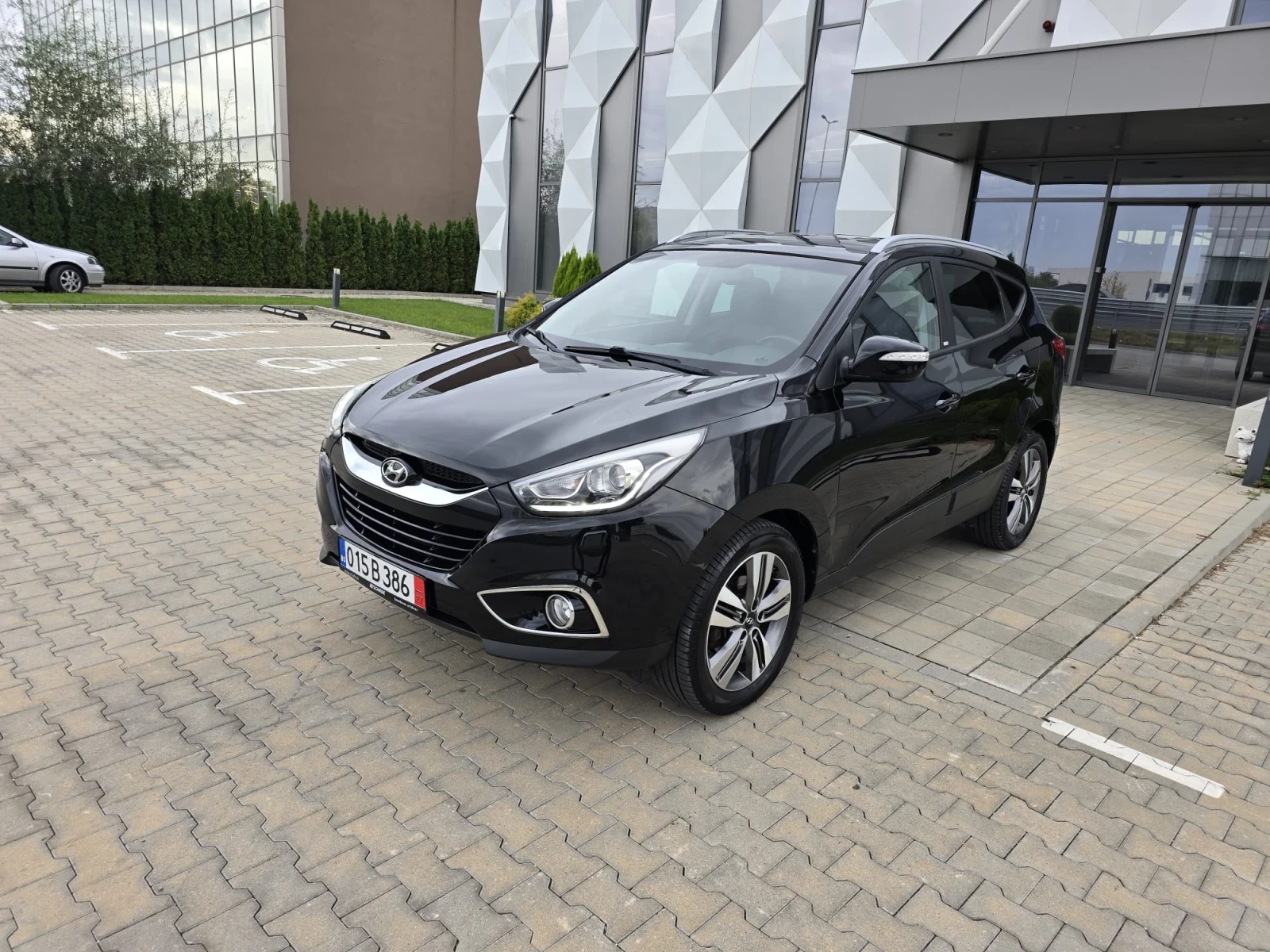 Hyundai IX35 2.0i 166к.с. FACELIFT/Автомат/Навигация/Перфектна - изображение 8