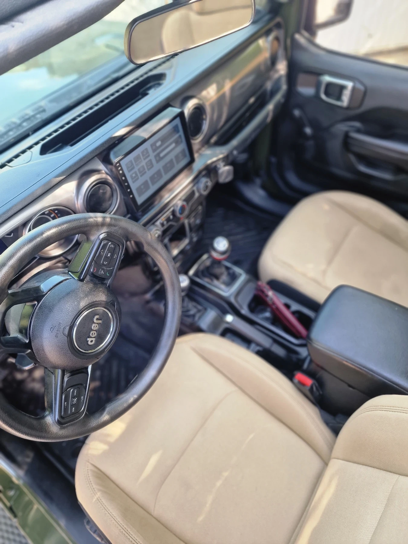 Jeep Wrangler 3.6 Sport - Ръчни скорости / Базова версия - изображение 3