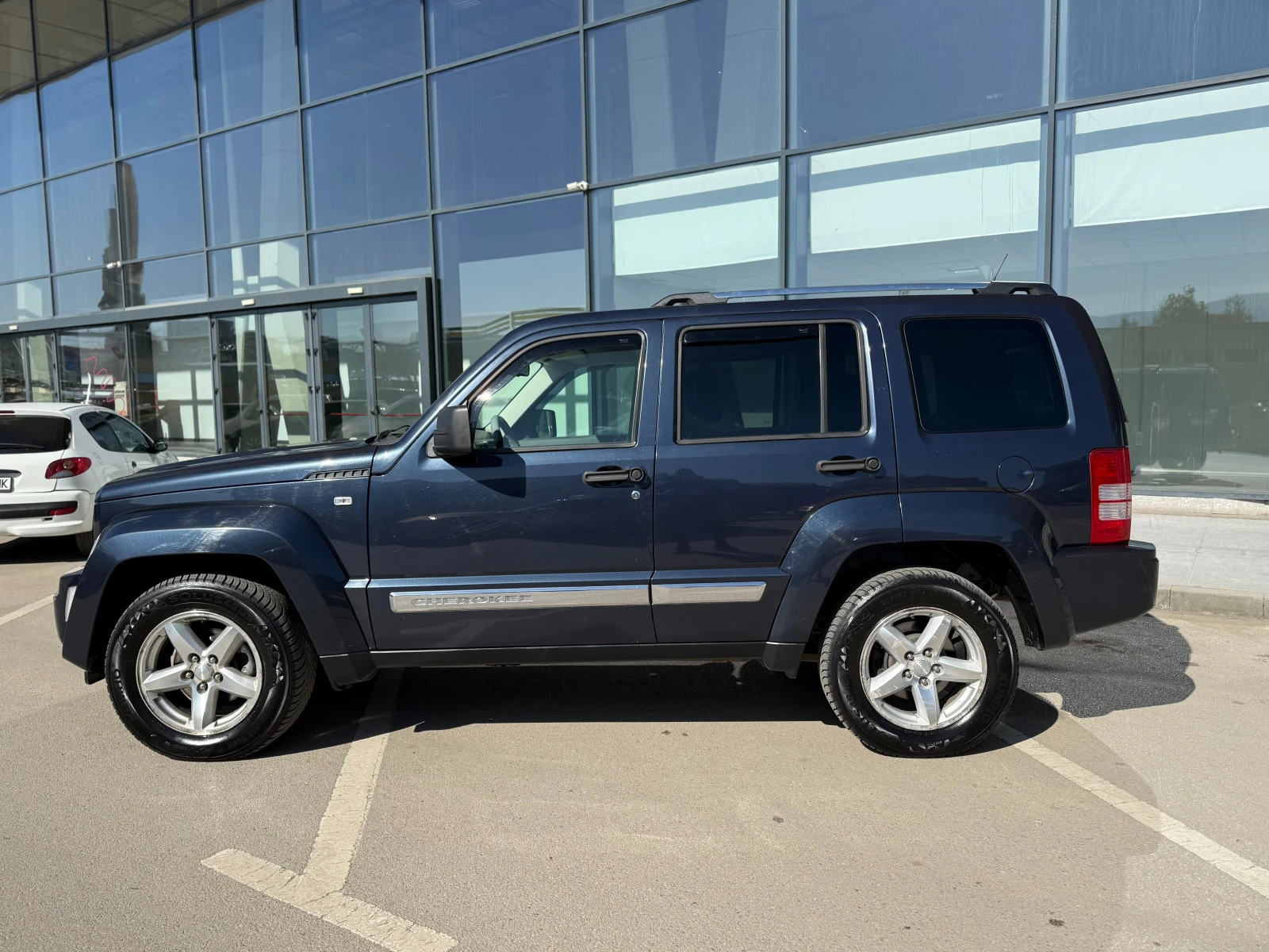 Jeep Cherokee 6 МЕСЕЦА ГАРАНЦИЯ/2.8CRDI 177к.с. 4х4, снимка 2 - Автомобили и джипове - 53813110