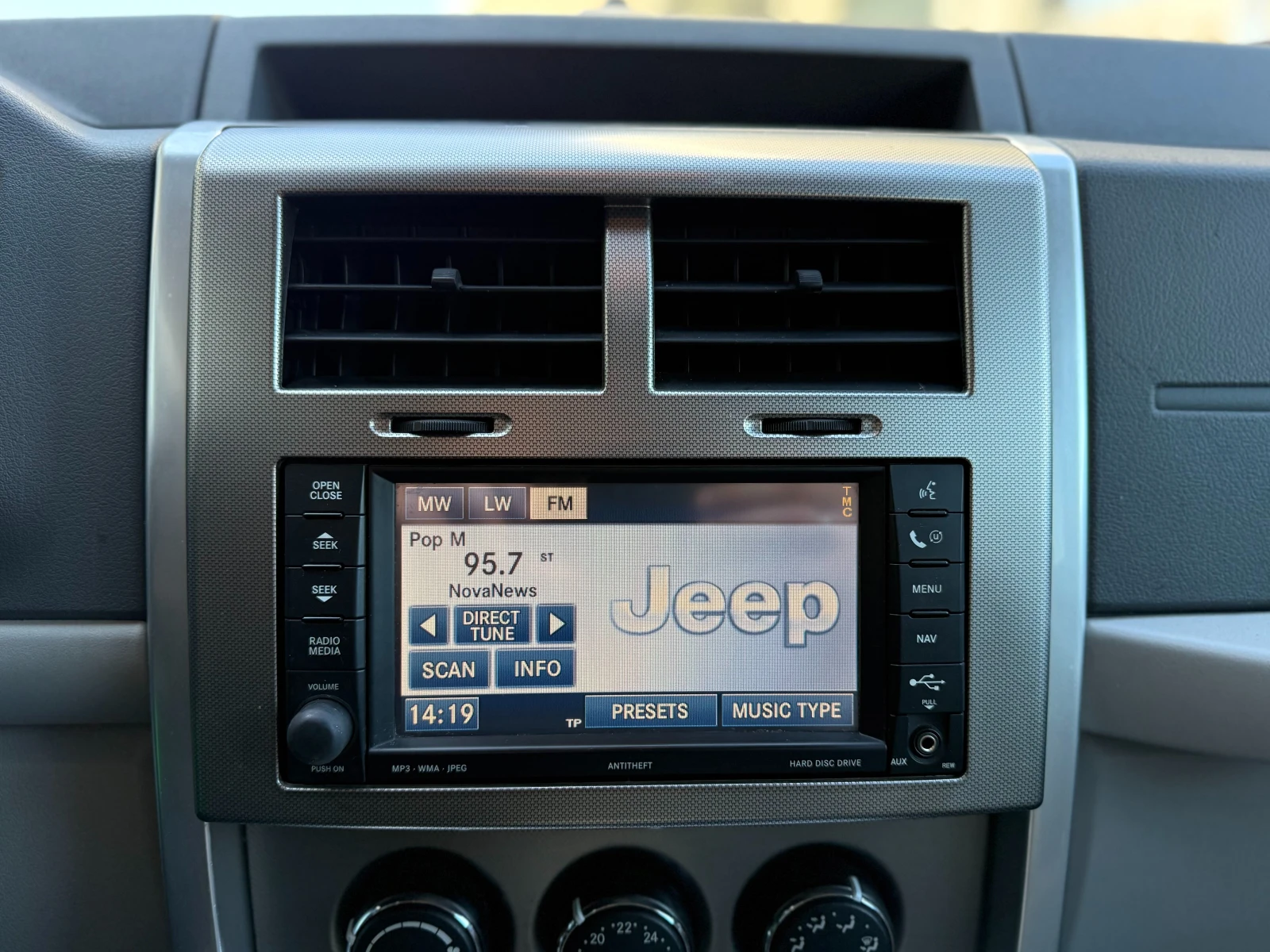 Jeep Cherokee 6 МЕСЕЦА ГАРАНЦИЯ/2.8CRDI 177к.с. 4х4, снимка 14 - Автомобили и джипове - 53813110