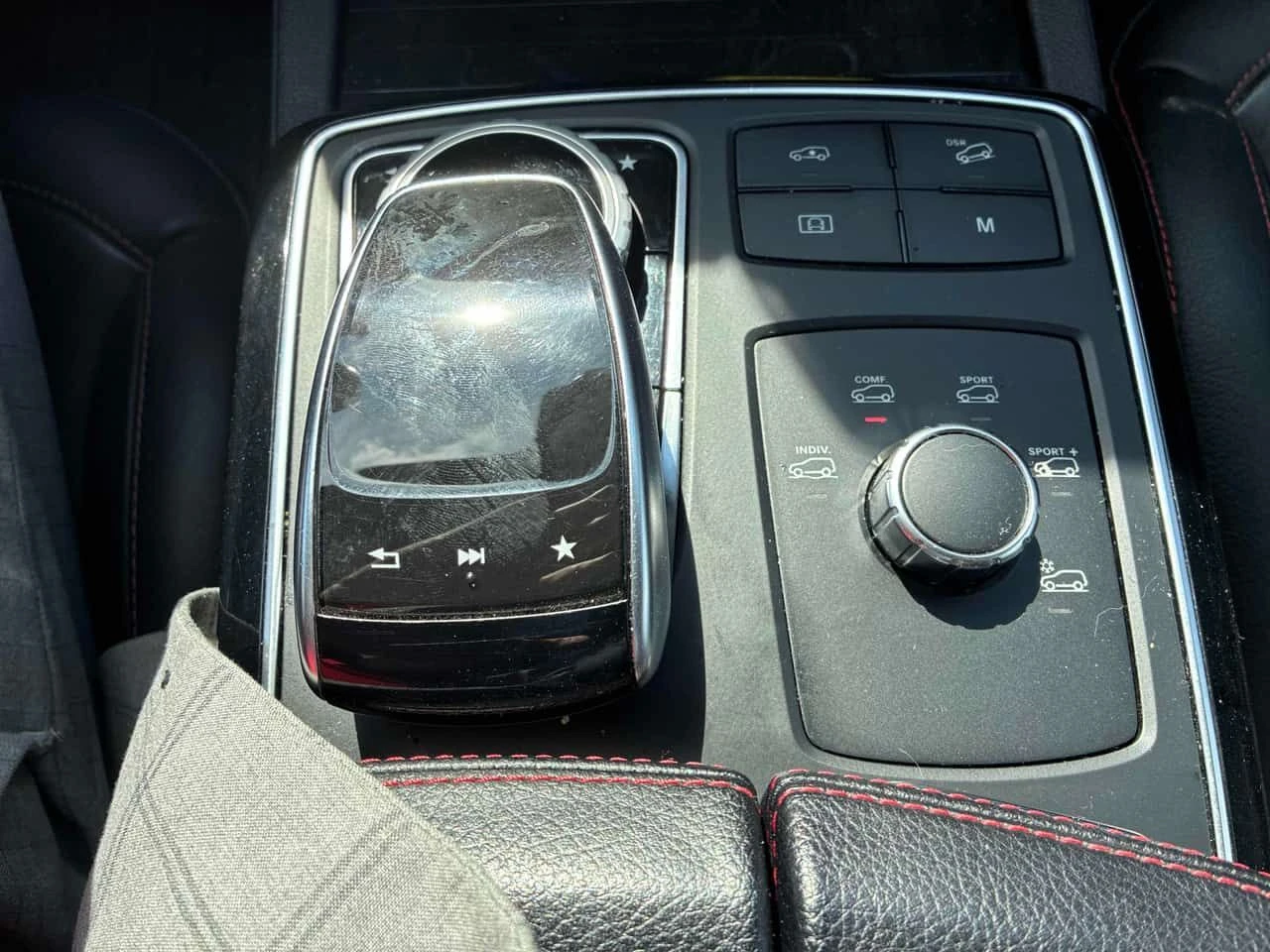 Mercedes-Benz GLE 43 AMG | HARMAN KARDON | ПОДГРЕВ | ПАНОРАМА | 360 | , снимка 13 - Автомобили и джипове - 54656423