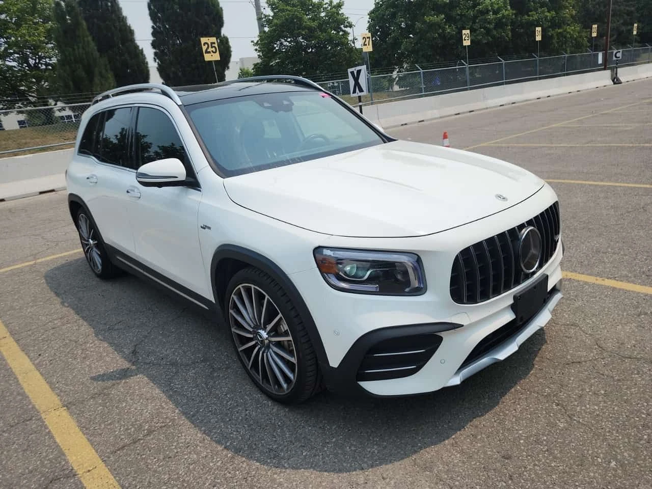 Mercedes-Benz GLB35AMG * CARFAX * ДИСТОНИК * ПАНОРАМА * 2 КЛЮЧА, снимка 2 - Автомобили и джипове - 55707853