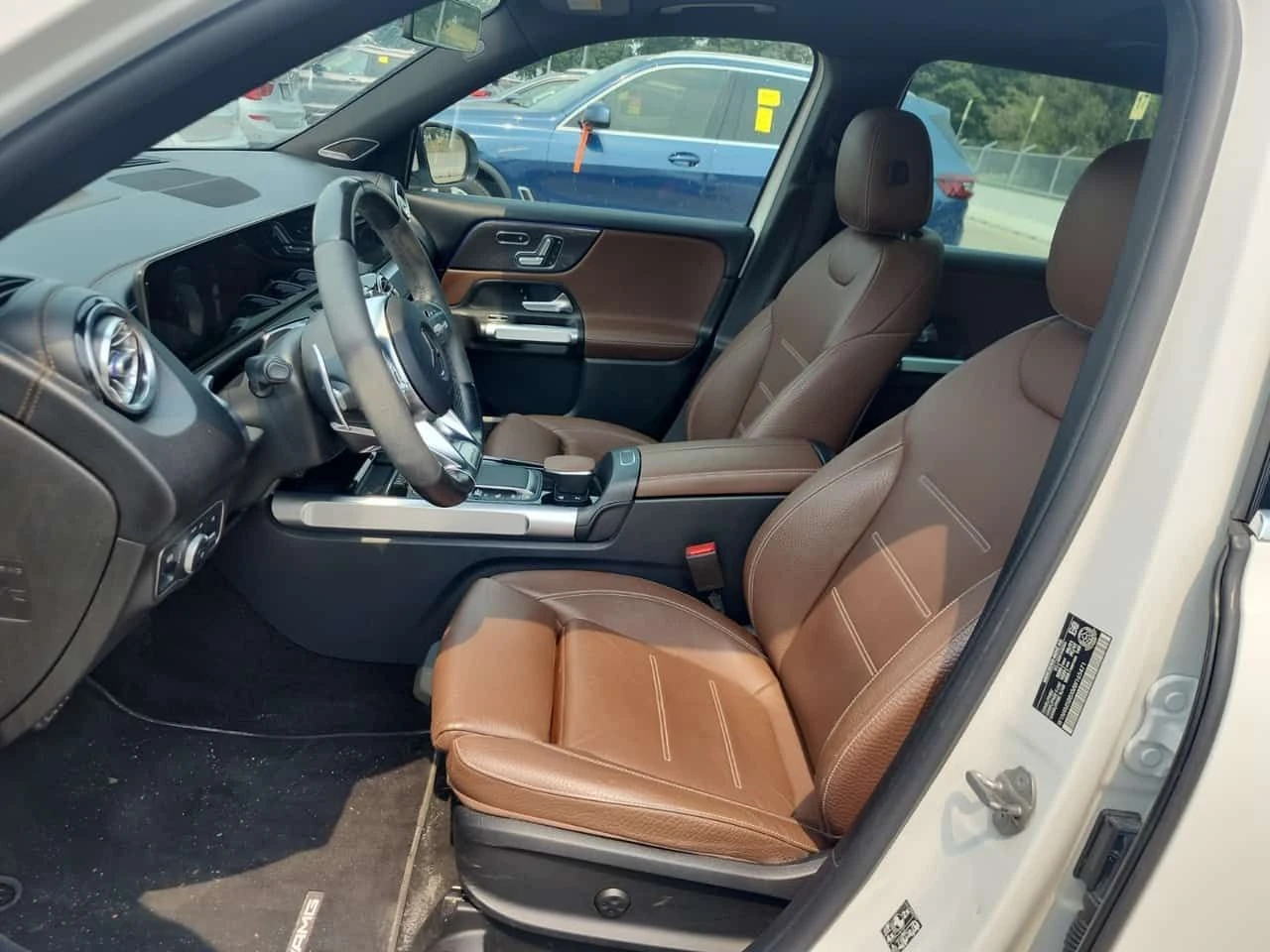 Mercedes-Benz GLB35AMG * CARFAX * ДИСТОНИК * ПАНОРАМА * 2 КЛЮЧА, снимка 8 - Автомобили и джипове - 55707853