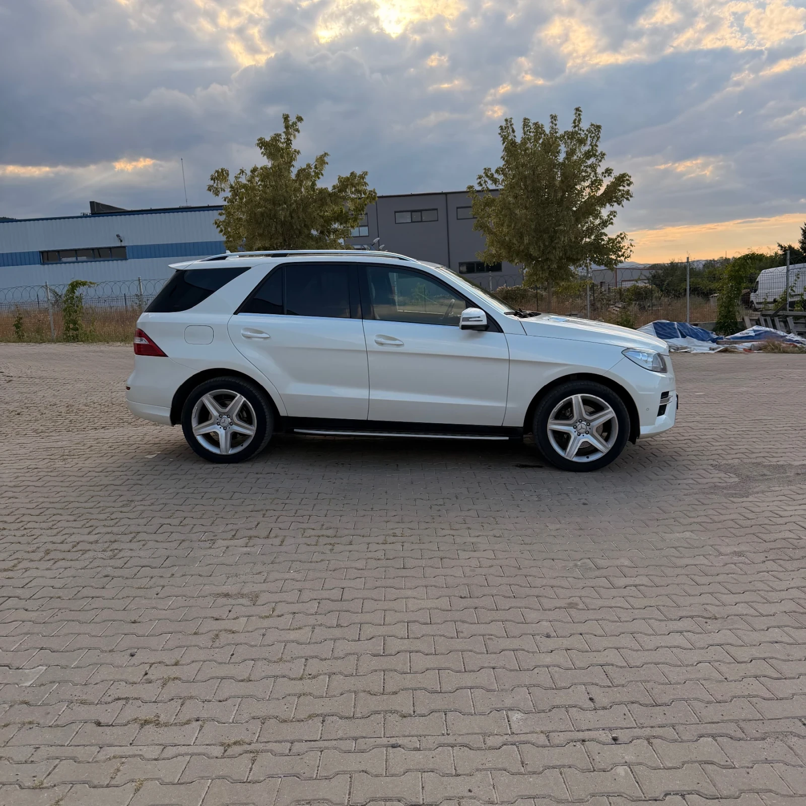 Mercedes-Benz ML 350 Designo, AMG, снимка 3 - Автомобили и джипове - 56049687