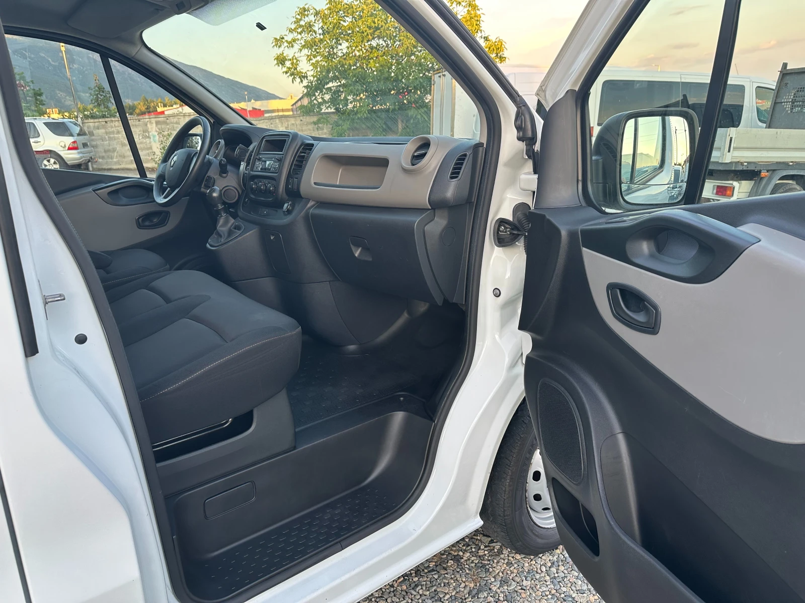 Renault Trafic 1.6/klima, снимка 7 - Бусове и автобуси - 55055913
