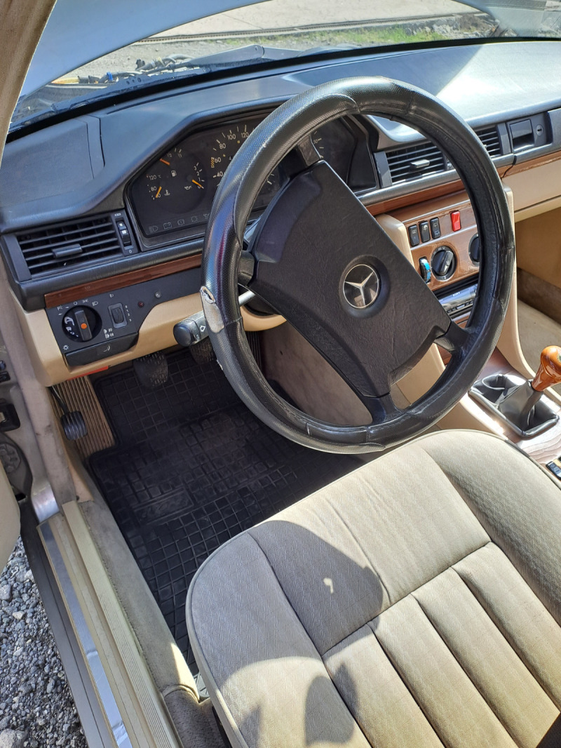 Mercedes-Benz 124 2500  D, снимка 7 - Автомобили и джипове - 45676022