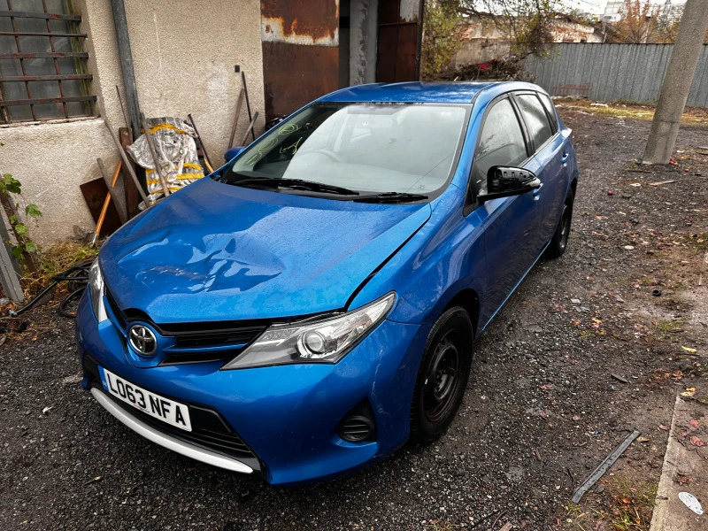 Toyota Auris 1.4 D-4D 90к.с  2015 НА ЧАСТИ, снимка 2 - Автомобили и джипове - 43389346