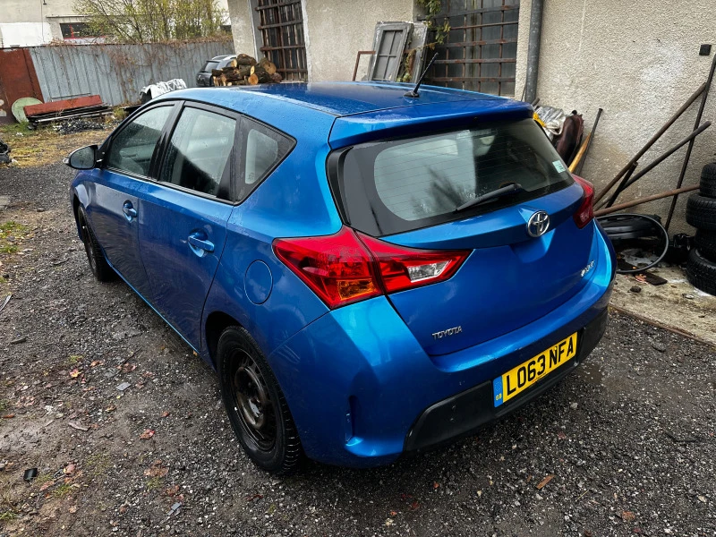 Toyota Auris 1.4 D-4D 90к.с  2015 НА ЧАСТИ, снимка 4 - Автомобили и джипове - 43389346