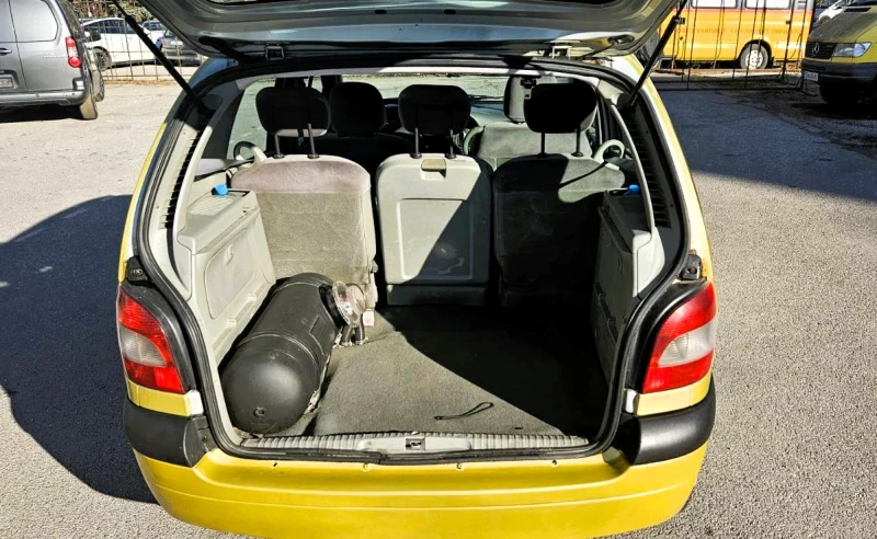 Renault Scenic 1.6i* ГАЗ-БЕНЗИН* КЛИМАТИК* , снимка 14 - Автомобили и джипове - 48378197