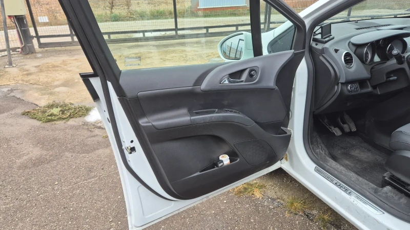 Opel Meriva, снимка 5 - Автомобили и джипове - 51869896