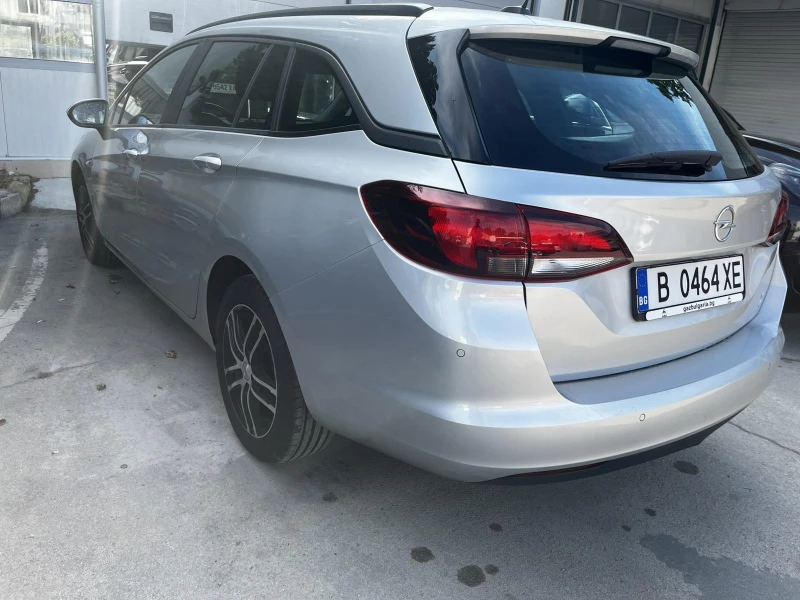 Opel Astra Sports Tourer, снимка 2 - Автомобили и джипове - 51935256