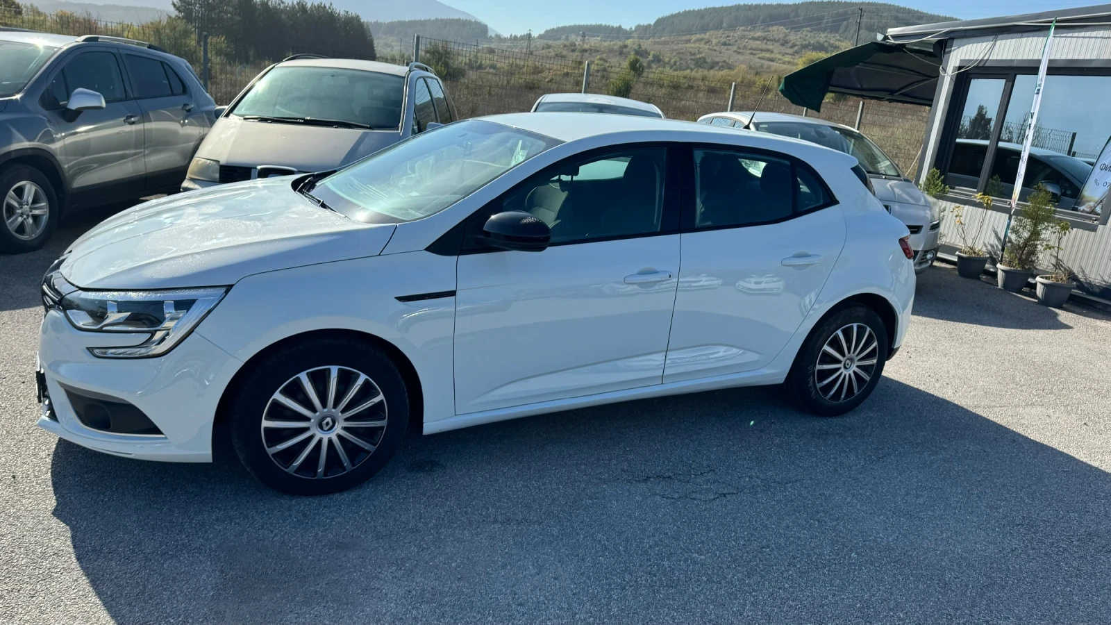 Renault Megane 1.2 I euro6 - изображение 2