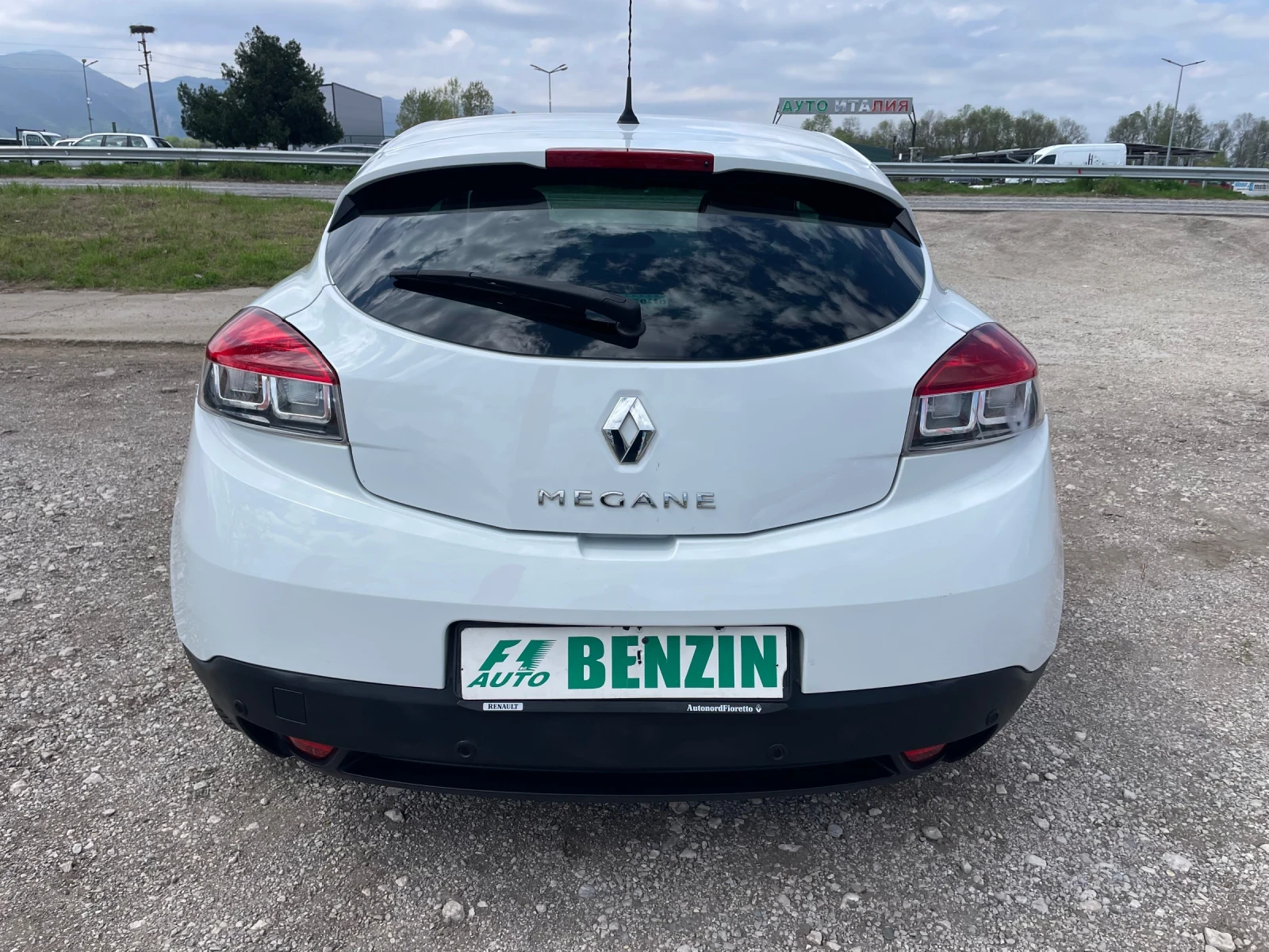 Renault Megane 1.6I-110-ITALIA - изображение 9