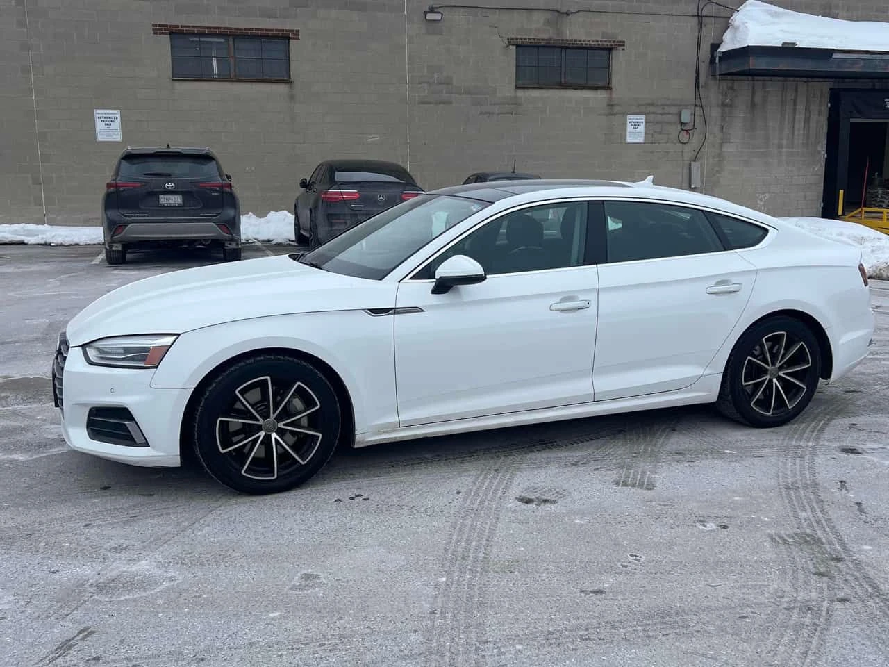 Audi A5 * Komfort * CARFAX * ЦЕНА ДО БГ, снимка 2 - Автомобили и джипове - 53998762