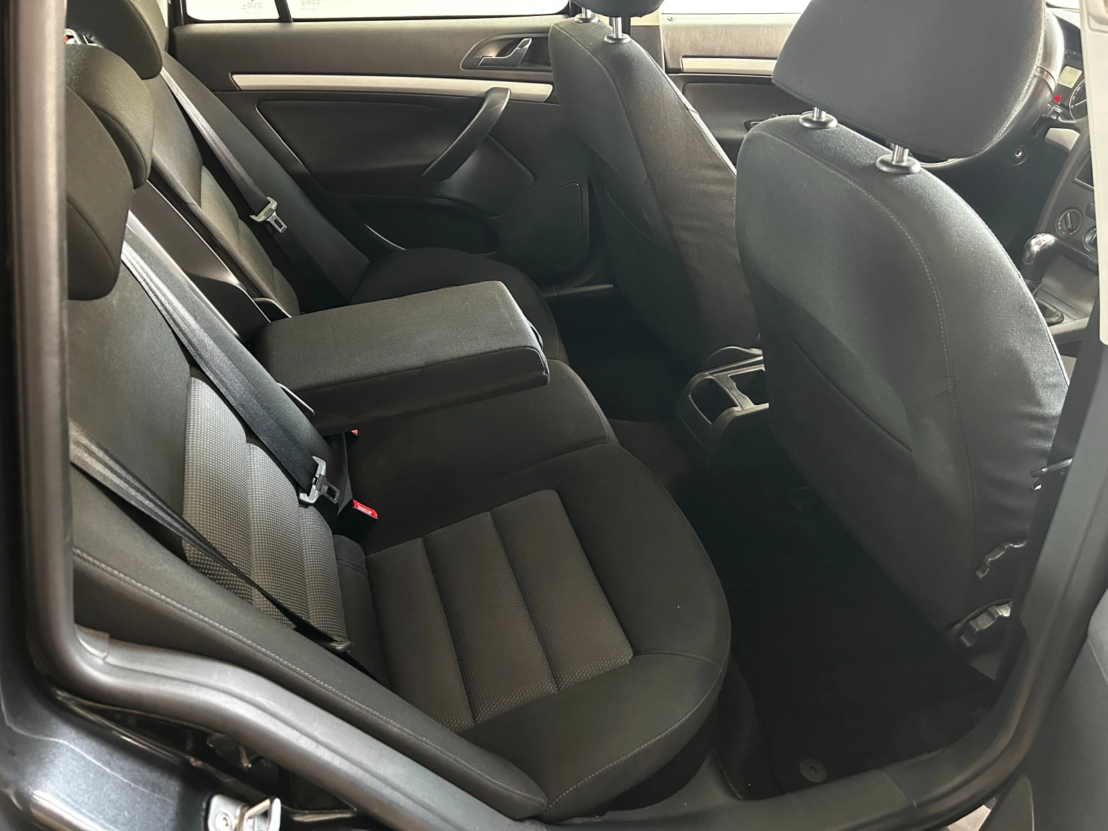 Skoda Octavia 1.6, снимка 9 - Автомобили и джипове - 54055993