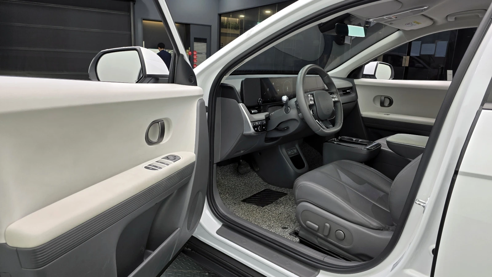 Hyundai Ioniq 5 2025* STANDART E-VALUE+ * ОБДУХ* DIS* КРАЙНА ЦЕНА, снимка 10 - Автомобили и джипове - 56059856