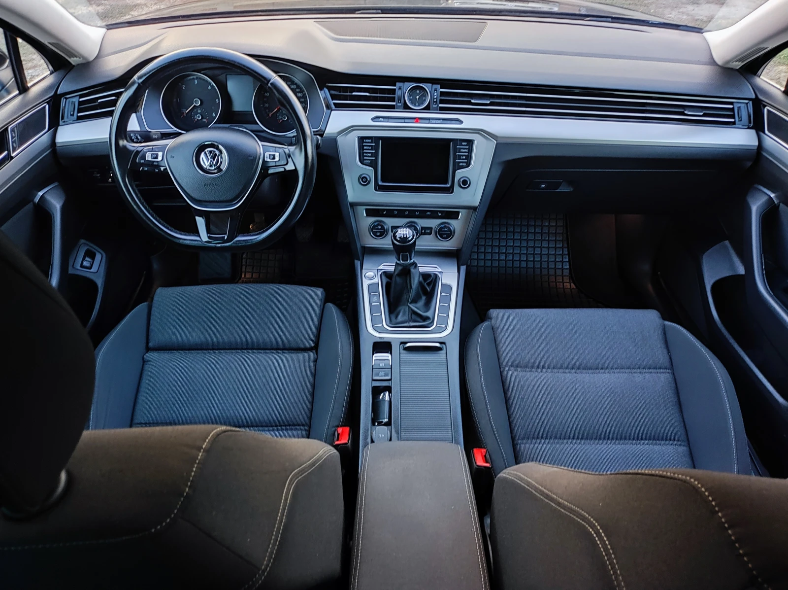 VW Passat 8 2.0TDi 150кс euro6, снимка 11 - Автомобили и джипове - 56469680