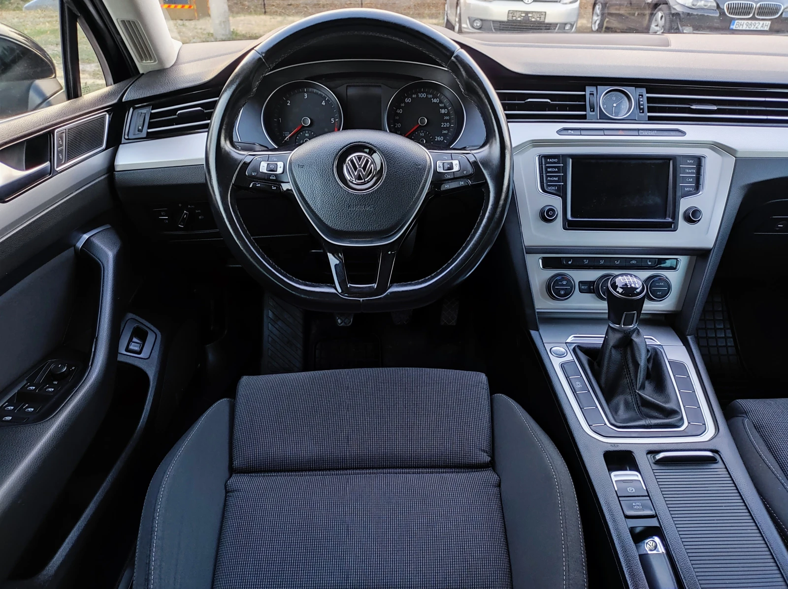 VW Passat 8 2.0TDi 150кс euro6, снимка 12 - Автомобили и джипове - 56469680