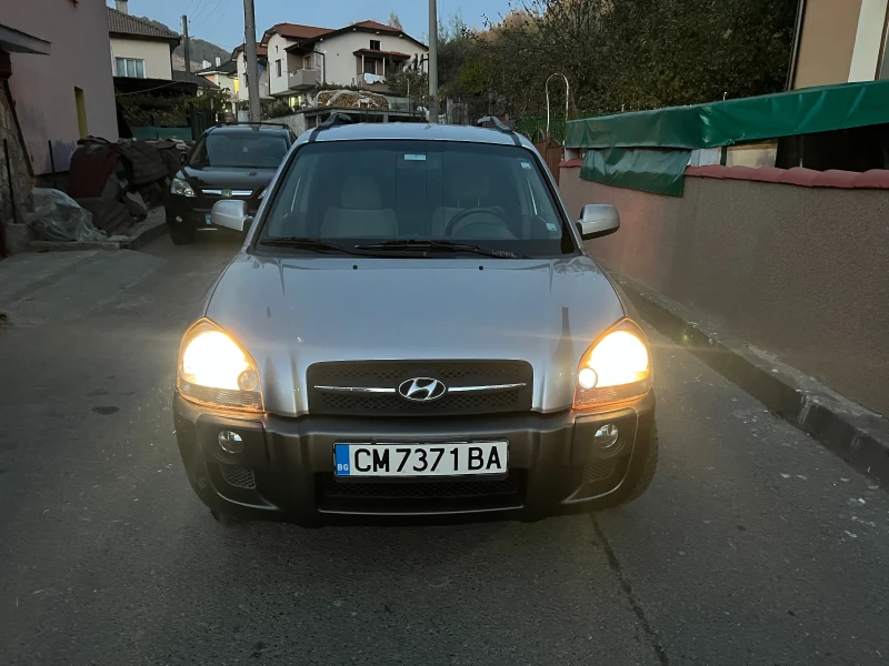 Hyundai Tucson 2.0 4x4 автомат, снимка 13 - Автомобили и джипове - 47828629