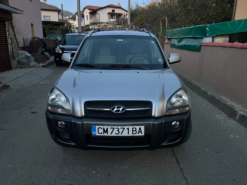 Hyundai Tucson 2.0 4x4 автомат, снимка 2 - Автомобили и джипове - 47828629