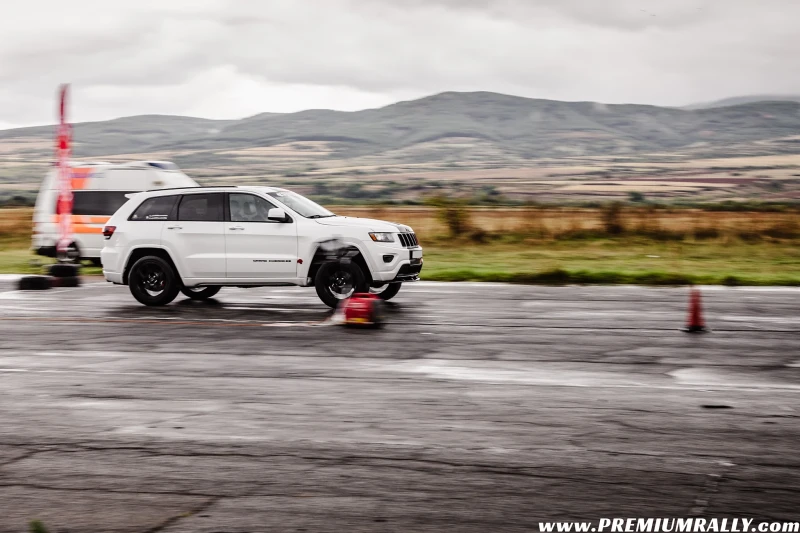 Jeep Grand cherokee, снимка 3 - Автомобили и джипове - 48903010