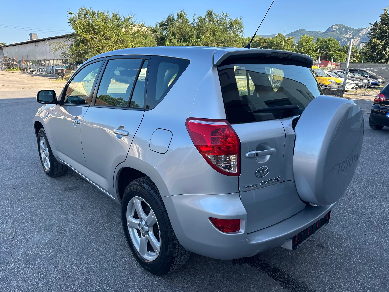 Toyota Rav4 2.2D4D 4x4 119000km Италия Key Less - изображение 5