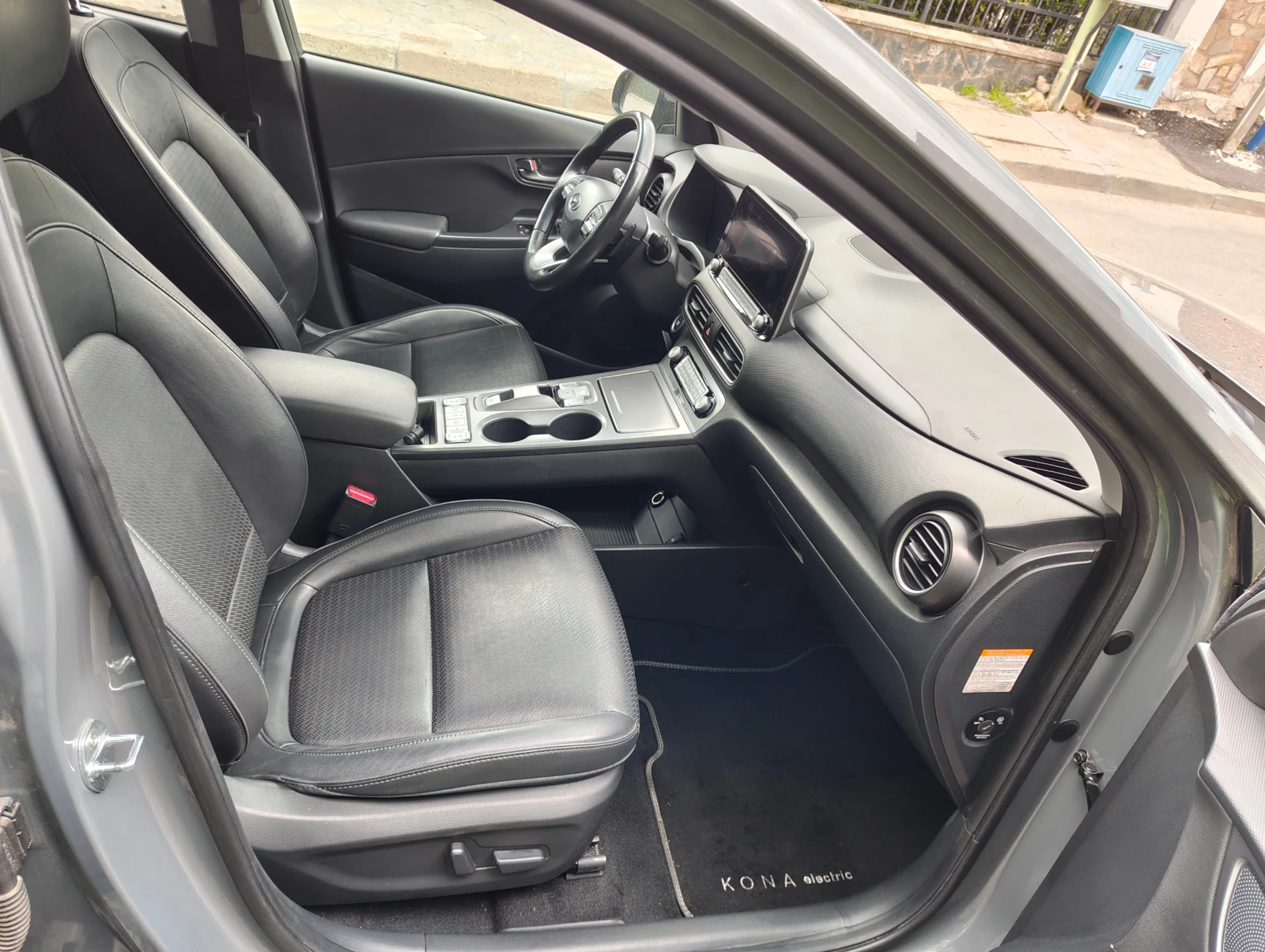 Hyundai Kona 64KWh* SOH 95%* BLUE LINK* DISTRONIC* Tермопомпа* , снимка 14 - Автомобили и джипове - 54345977