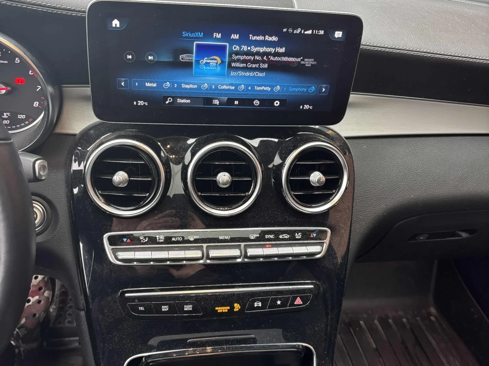 Mercedes-Benz GLC 300 * * CARFAX * * АВТО КРЕДИТ * * Цена до БГ * * , снимка 11 - Автомобили и джипове - 54611432