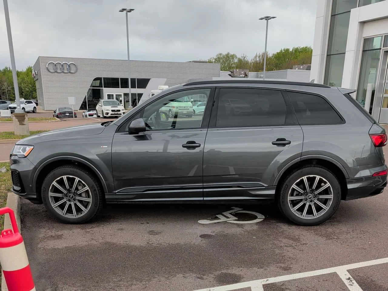 Audi Q7 Progressiv| ОТ ПРЕДСТАВИТЕЛСТВО| CARFAX, снимка 3 - Автомобили и джипове - 54754729