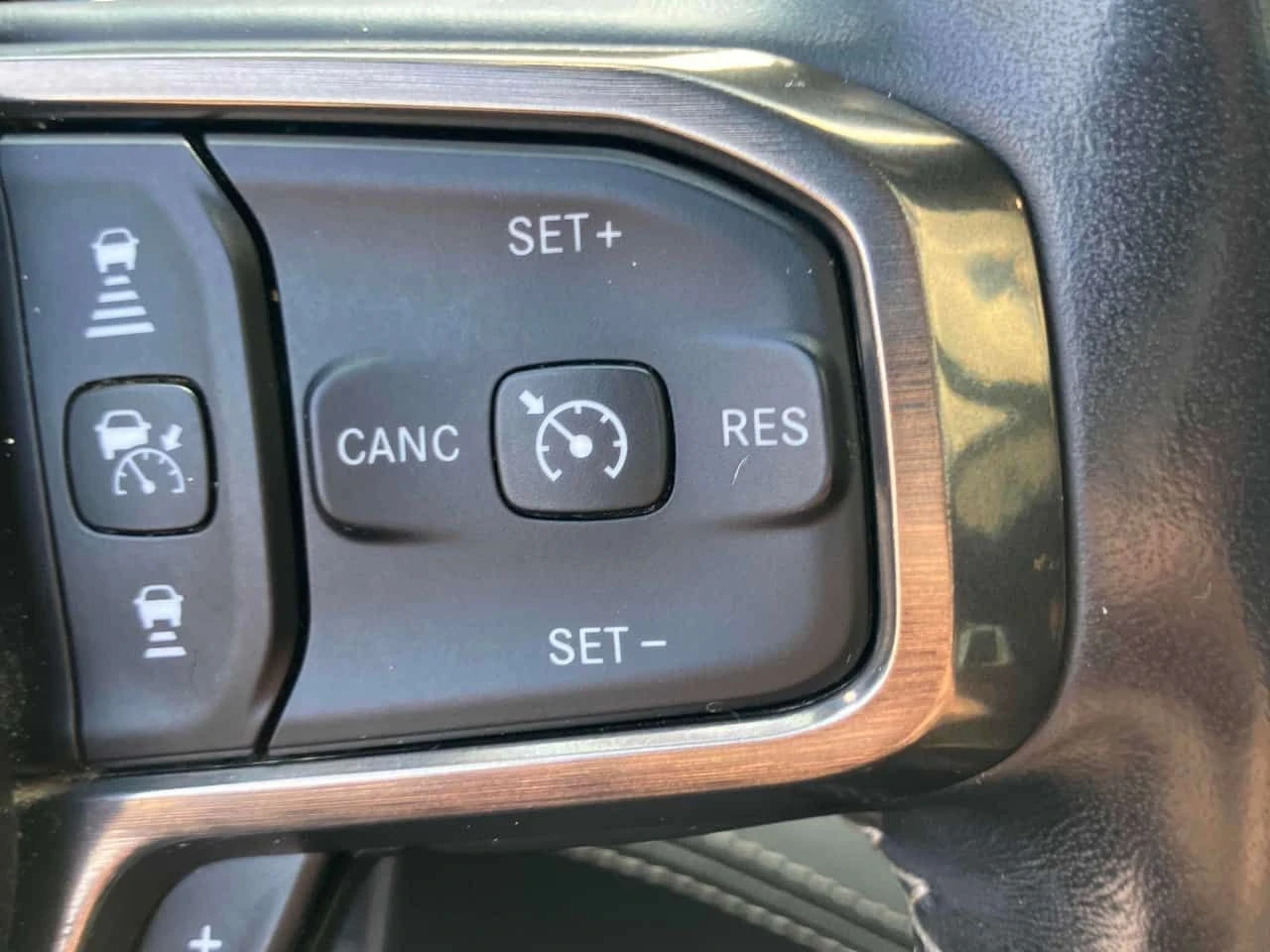 Dodge RAM 1500 LIMITED/ВЪЗДУШНО/ПАНО/CARFAX/ФИНАНСИРАНЕ, снимка 10 - Автомобили и джипове - 54790147