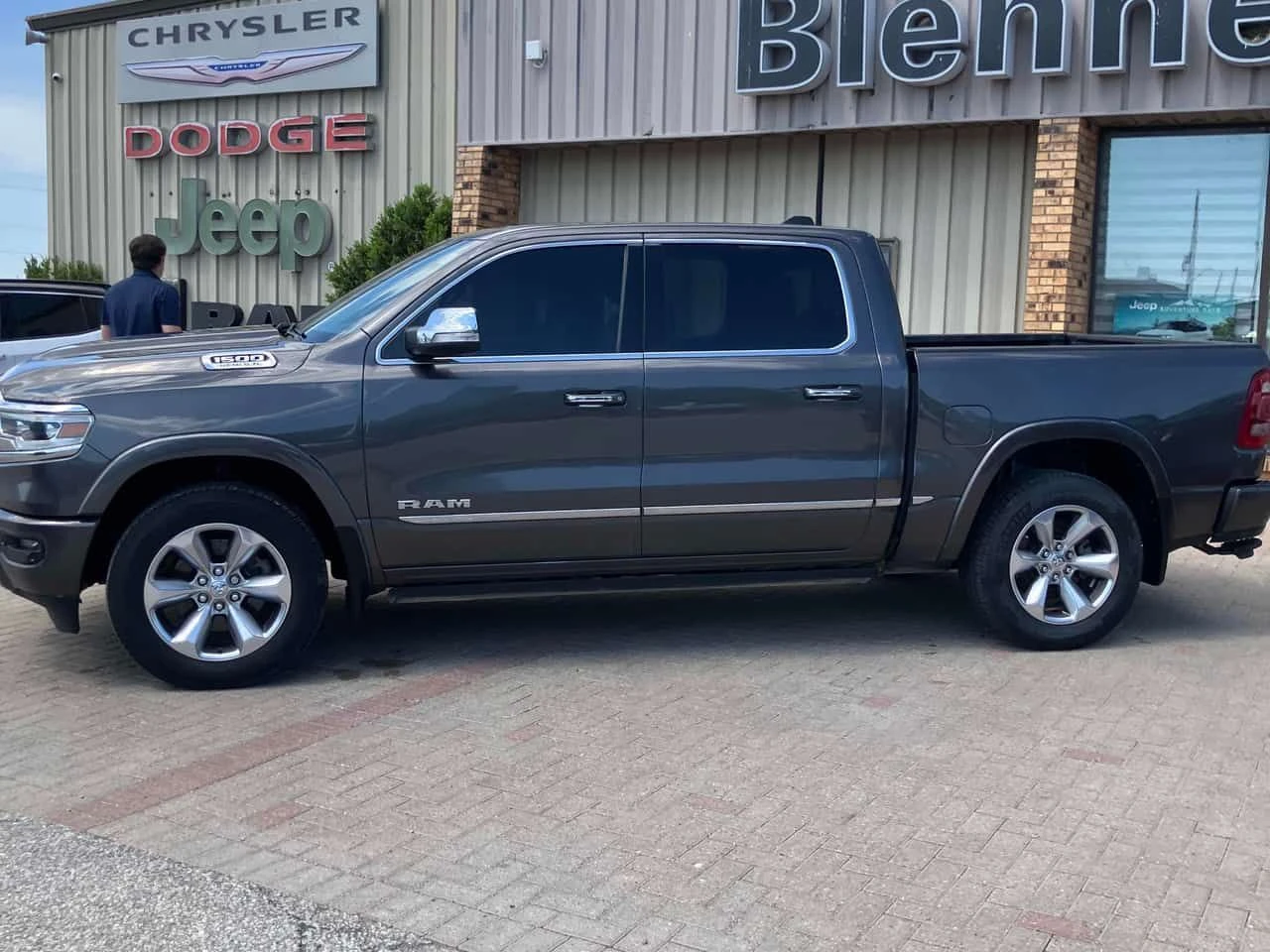 Dodge RAM 1500 LIMITED/ВЪЗДУШНО/ПАНО/CARFAX/ФИНАНСИРАНЕ, снимка 3 - Автомобили и джипове - 54790147