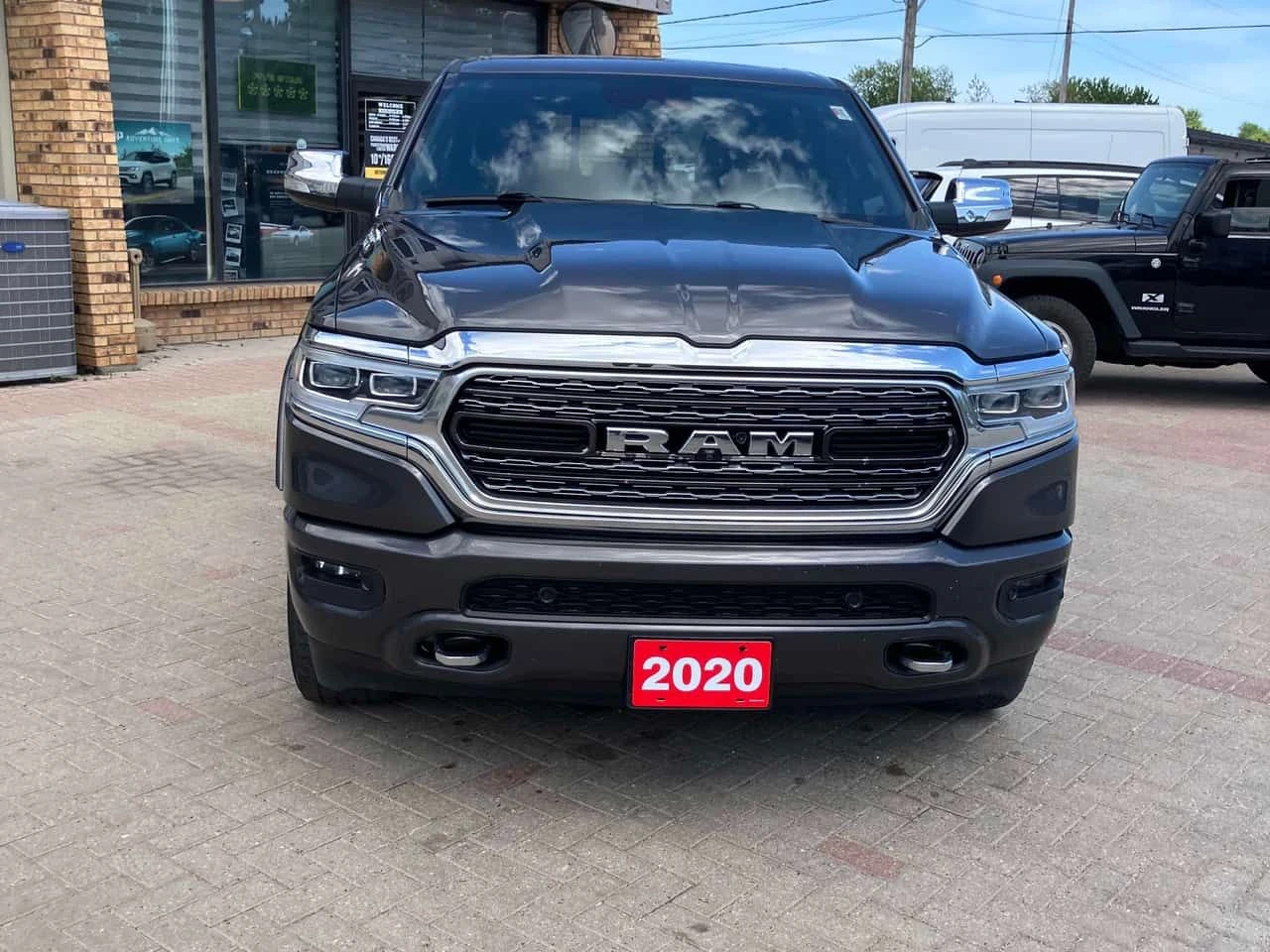 Dodge RAM 1500 LIMITED/ВЪЗДУШНО/ПАНО/CARFAX/ФИНАНСИРАНЕ, снимка 2 - Автомобили и джипове - 54790147