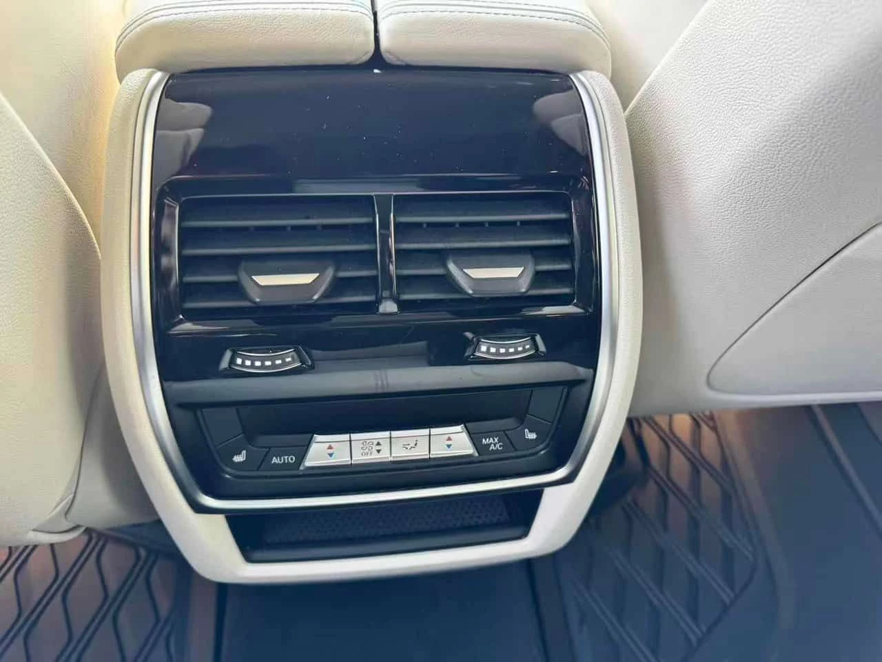 BMW X5 * xDrive50i * ЛАЗЕР * МАСАЖ * ОБДУХ * ДИСТРОНИК * , снимка 14 - Автомобили и джипове - 55165623