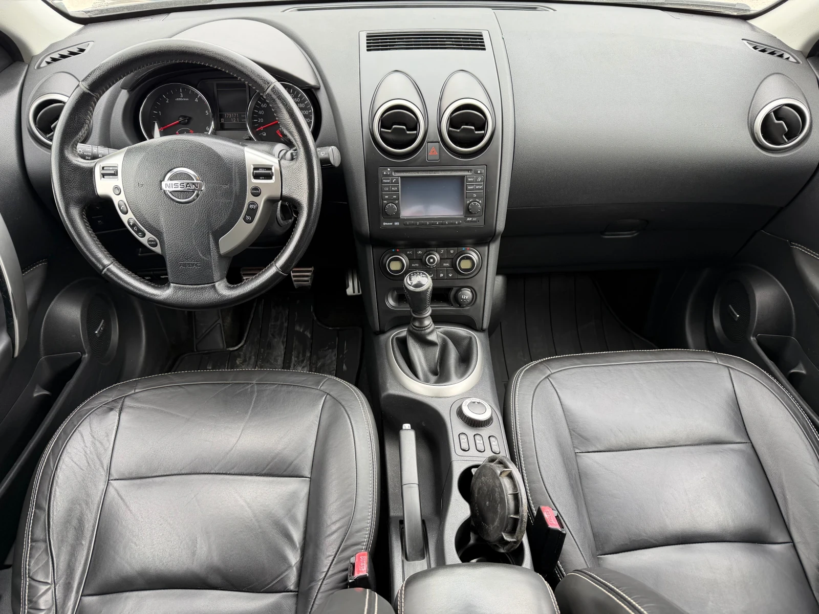 Nissan Qashqai 2.0/150кс 7места Панорама Кожа Нави Ксенон, снимка 11 - Автомобили и джипове - 55302678