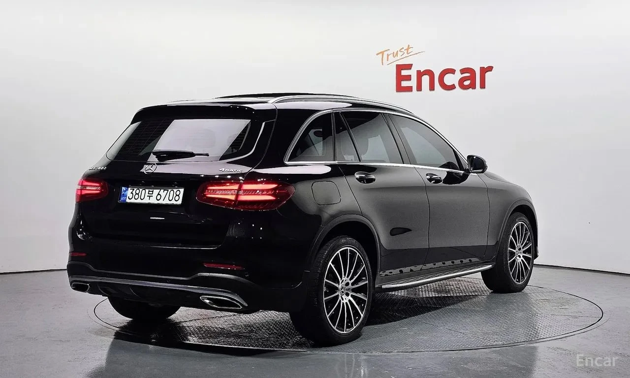 Mercedes-Benz GLC GLC300 4MATIC AMG Line, снимка 2 - Автомобили и джипове - 55900595